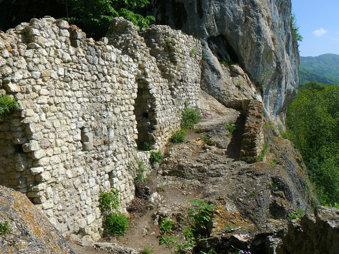 Ruine der Grottenburg Balm