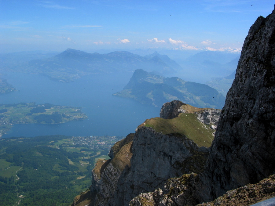 Blick über den Vierwaldstättersee mit Bürgenstock und Rigi