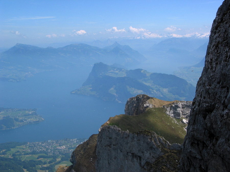 Blick über den Vierwaldstättersee mit Bürgenstock und Rigi