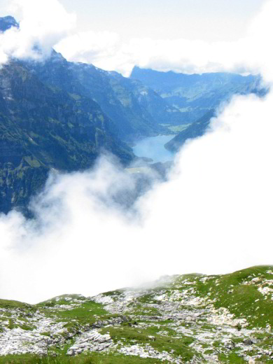 Blick vom Fronalpstock zum Klönthalersee