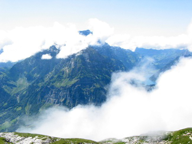 Blick vom Fronalpstock zum Klönthalersee und Vorder Glärnisch