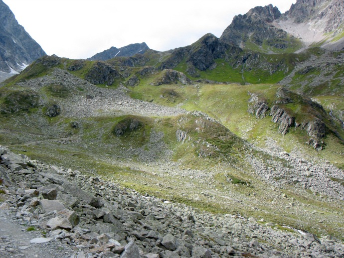 Abstiegsweg an der Darmstädter Hütte vorbei