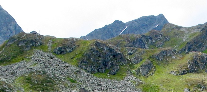 Abstiegsweg an der Darmstädter Hütte vorbei