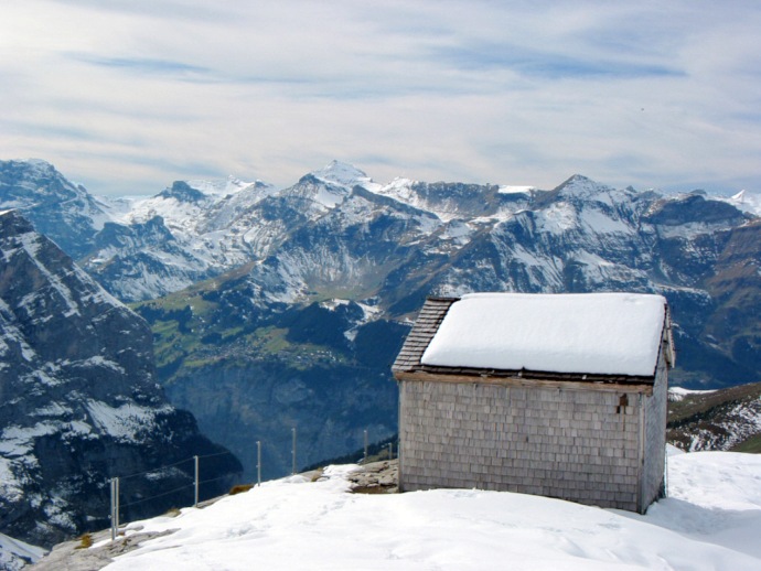 Richtung Lauterbrunnertal (Mürren, dahinter das Schilthorn)