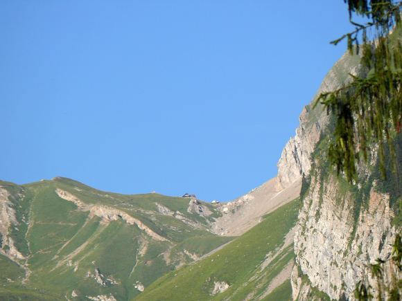 Rotsteinpass, Rotsteinpasshütte und Ausläufer der Fliswand