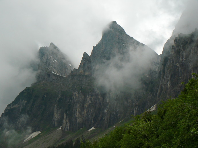 Südwände der beiden Churfirsten-Gipfel Zuestoll und Schibenstoll