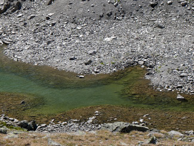 Abfluss des Sees am Jöriflesspass