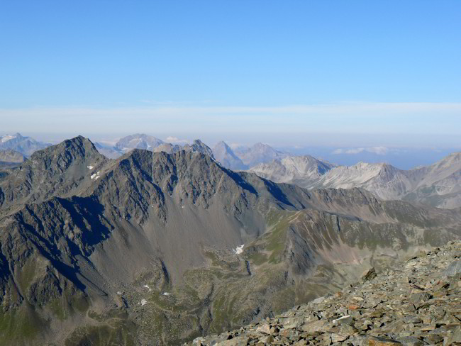 Blick nach Westen über die Dischmaebene hinweg