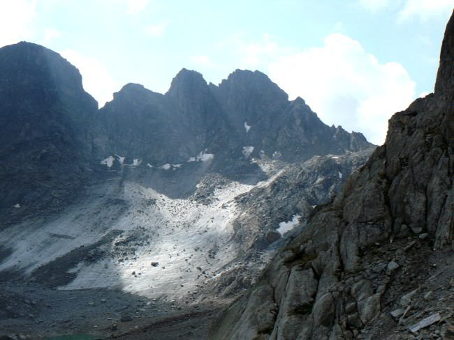 Die Restgletscher an den Bergflanken