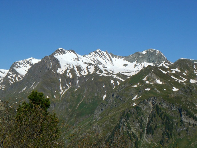 Blick zu den Bergen östlich vom Val Maroz
