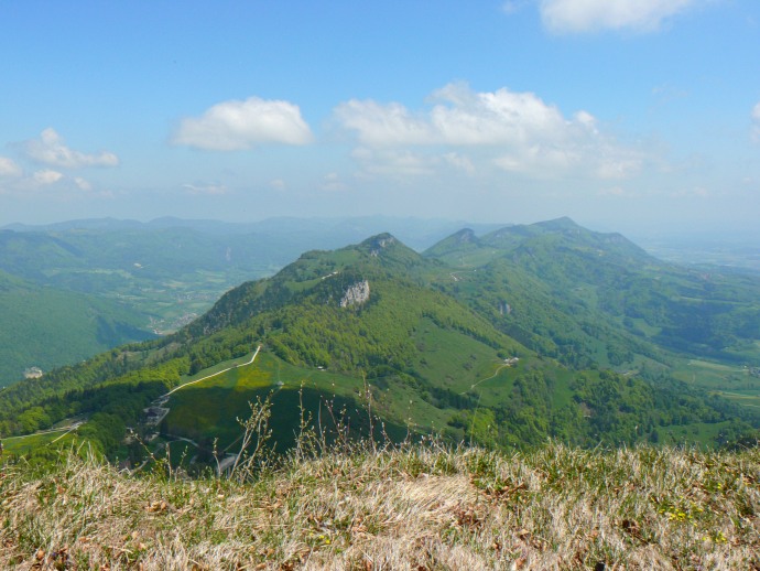 der JURA-Höhenweg verläuft über diesen Höhenzug