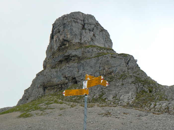 Abzweigung beim Turm zur Heftihütte