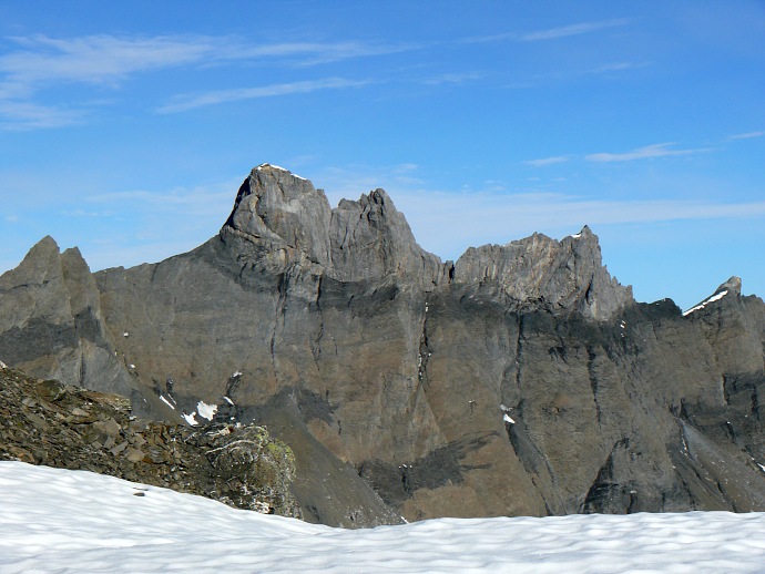 Gipfel auf der gegenüberliegenden Talseite (Literberg ?)