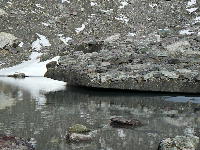 geröllbedeckter Restgletscher