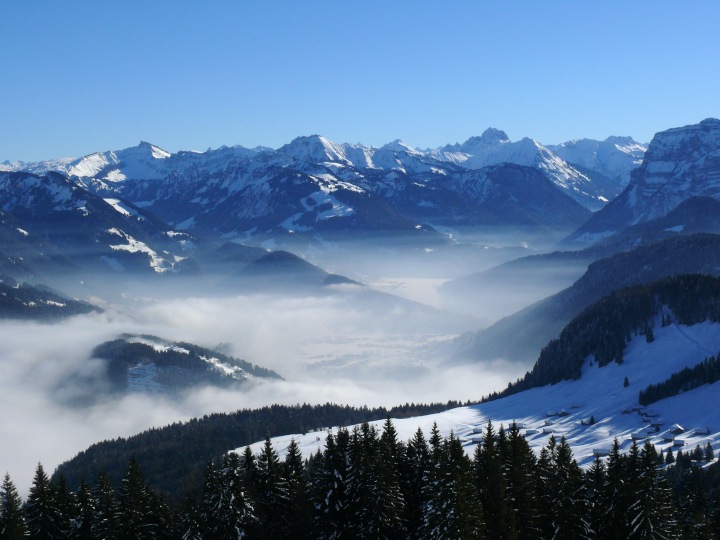 Blick Richtung Mellau mit Widderstein und Hohem Ifen