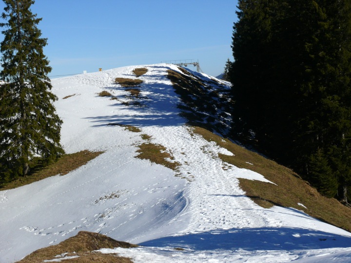beim First: an der Seilbahnstation