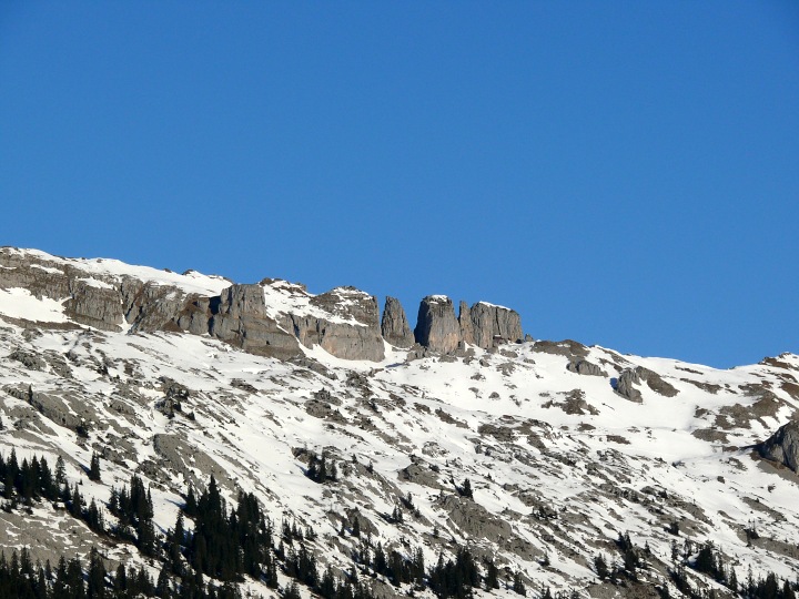 die Kletterpfeiler rund um die Heftihütte