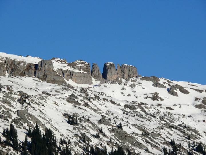 die Kletterpfeiler rund um die Heftihütte