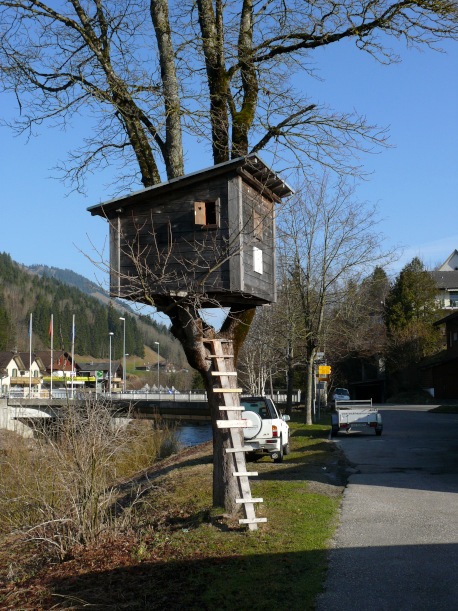 Baumhaus an der Waldemme bei Flühli