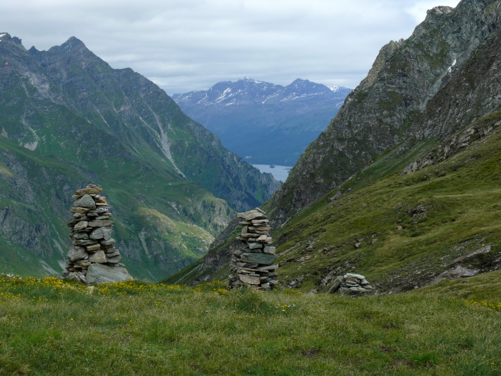 Steinmandl am Abstieg ins Val Maroz