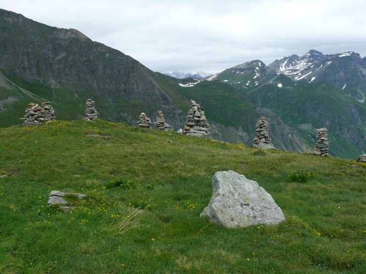 Steinmandlchor am Abstieg ins Val Maroz