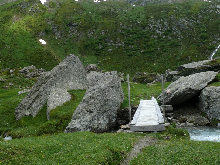 die neu errichtete Brücke