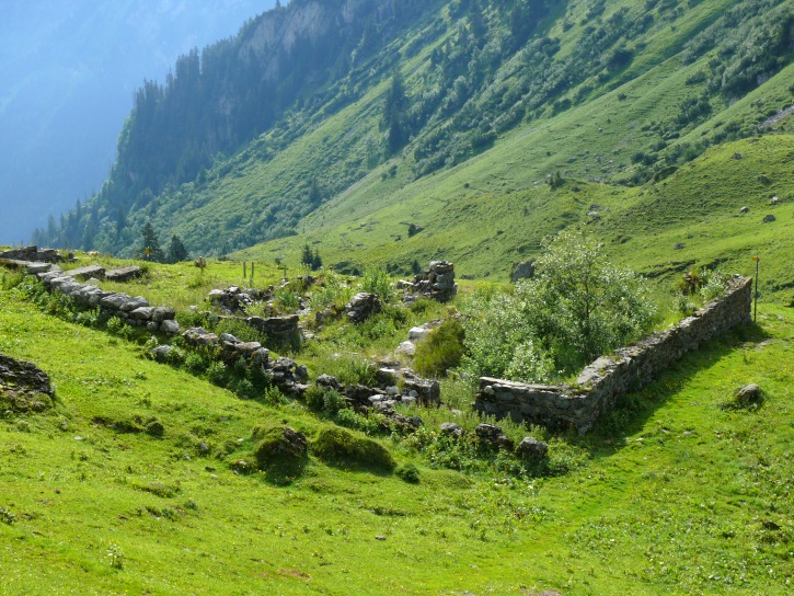 Die Überreste der Alti Hütte