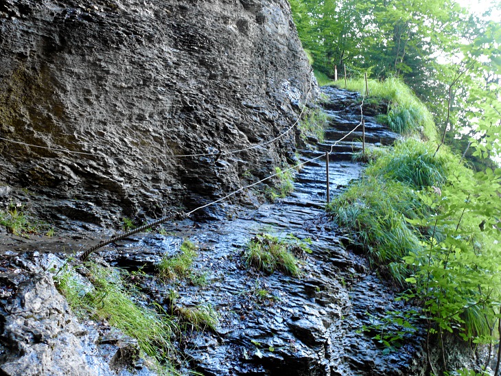 Abstieg über die Steilwand nach Oberberg