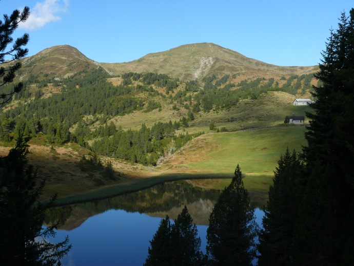 Sewenseeli, dahinter Fürstein, sowie Fürstein-Südgipfel