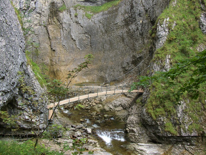 Hängebrücke zum eigentlichen Chessiloch