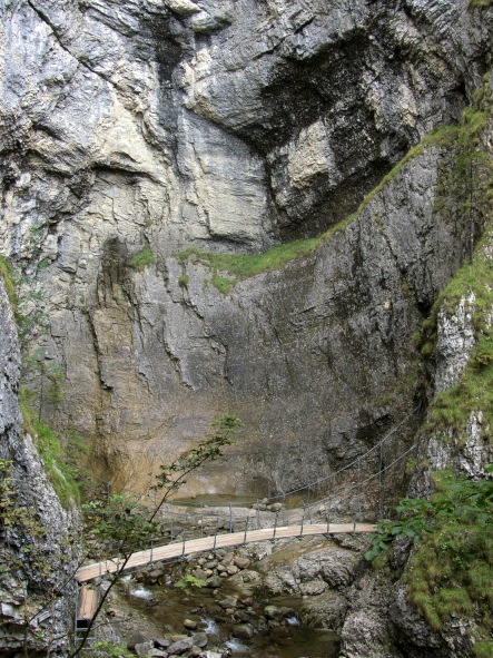 Hängebrücke zum eigentlichen Chessiloch