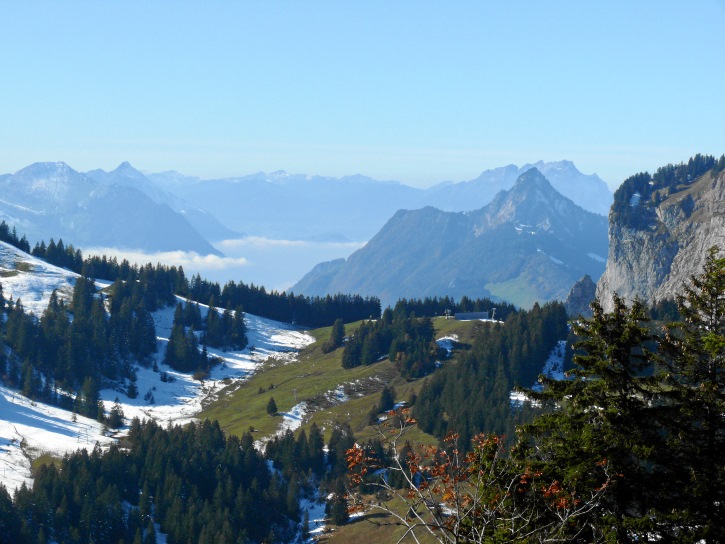 Rigi Hochflue, Pilatus und nebelbedeckter Vierwaldstätter See