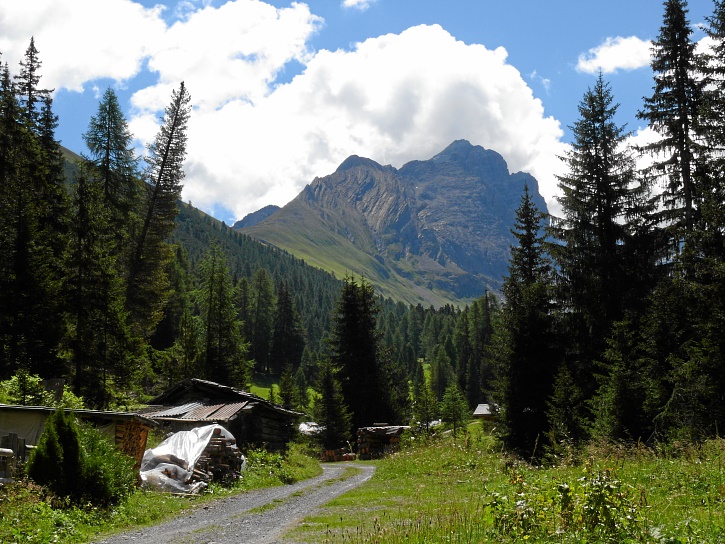 Piz Spadlatscha (2871 m) und Piz Ela (3339 m) von Prosot aus