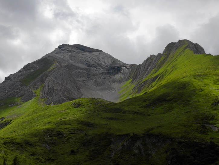 Gebirgskette nördlich der Ela-Hütte (Fil da Stadier?)