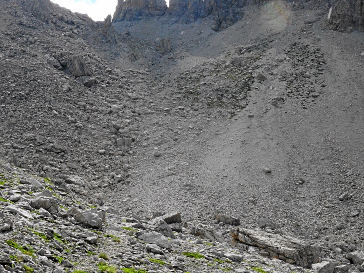 Anstiegsweg zum Orgels-Pass über den Schutthang