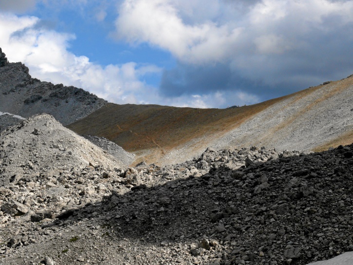 Blick vom Orgels-Pass-Anstieg hinüber zum Pass Ela