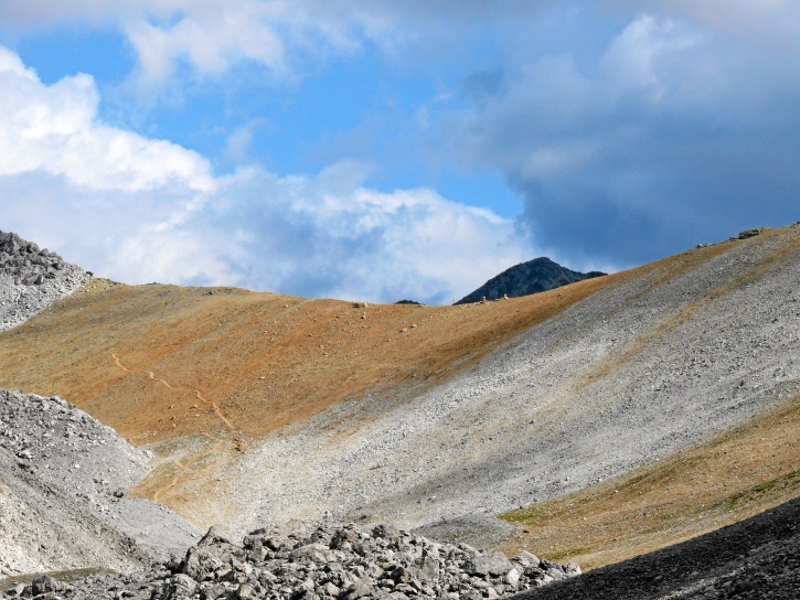 Blick vom Orgels-Pass-Anstieg hinüber zum Pass Ela