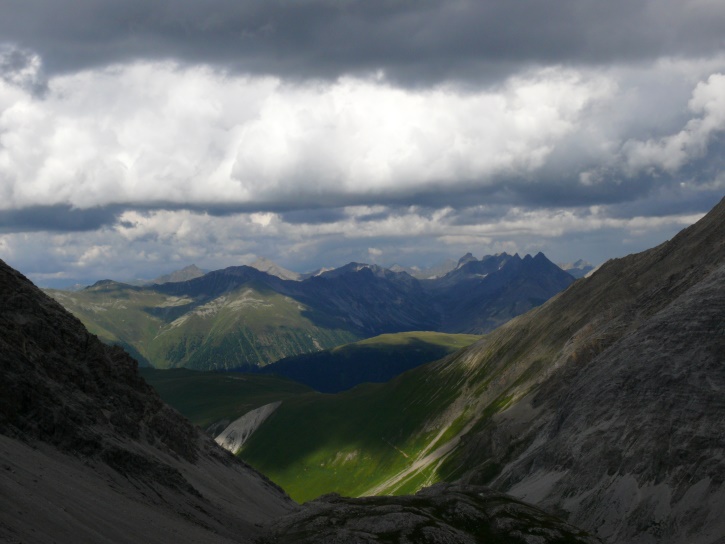 Blick vom Orgels-Pass nach Nordosten über das Pradatsch-Tal hinweg