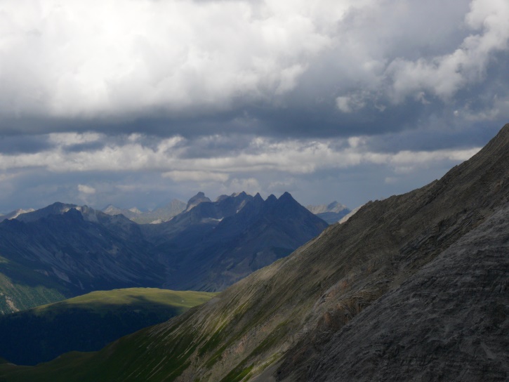 Blick vom Orgels-Pass nach Nordosten über das Pradatsch-Tal hinweg