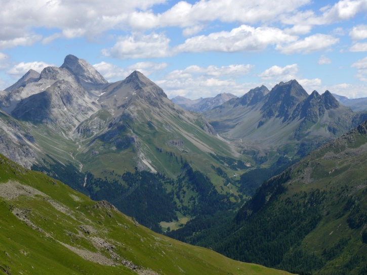 Die Gipfel zu beiden Seiten der Albula-Passstraße