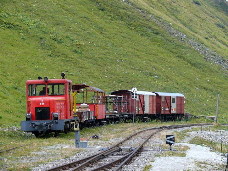 Service-Lok auf der Furka-Dampfbahn-Strecke