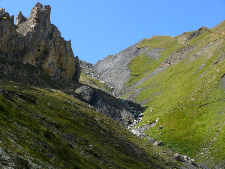 wegloser Anstiegsweg am Felsriegel vorbei