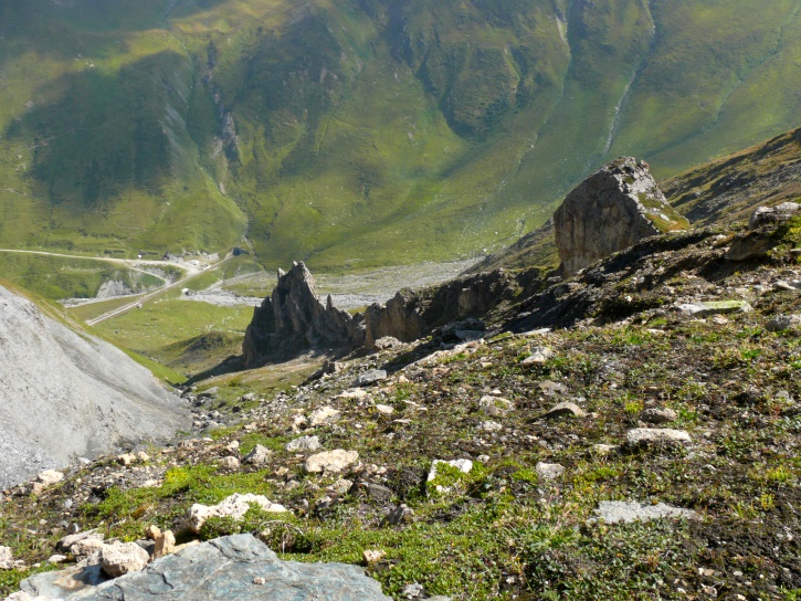 Blick hinunter zur Strecke der Furka-Dampfbahn (Haltestelle Muttbach Belvédère)