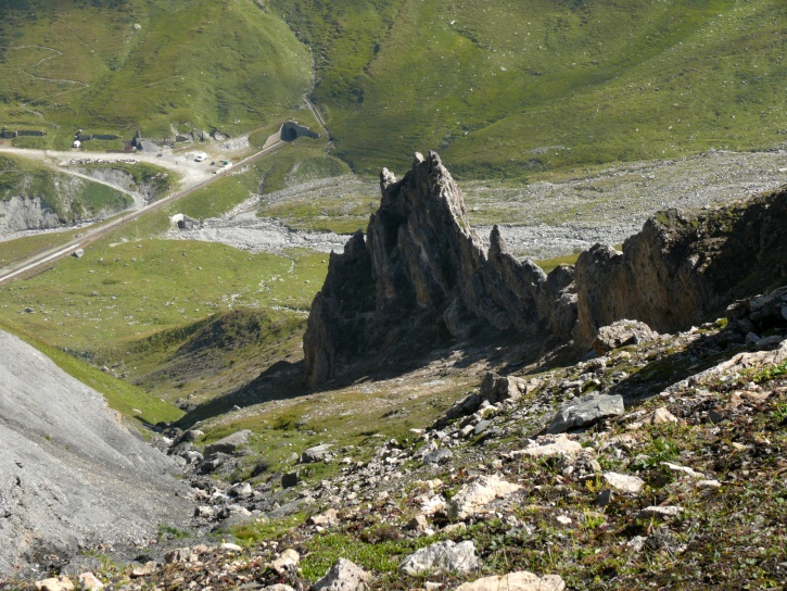 Blick hinunter zur Strecke der Furka-Dampfbahn (Haltestelle Muttbach Belvédère)