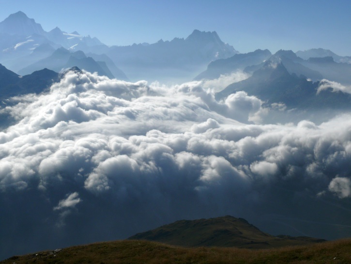 vom Grimselpass einfallende Wolken