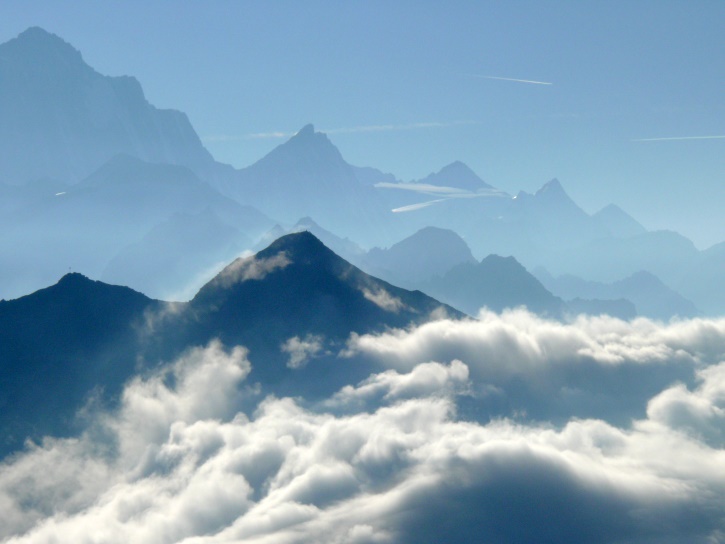 vom Grimselpass einfallende Wolken