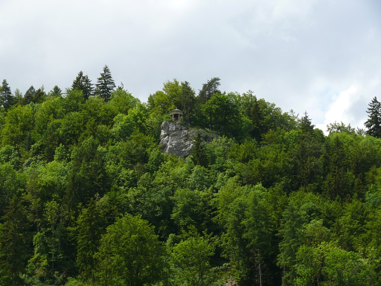 Soldatenfriedhof-Denkmal über der Donau bei Beuron