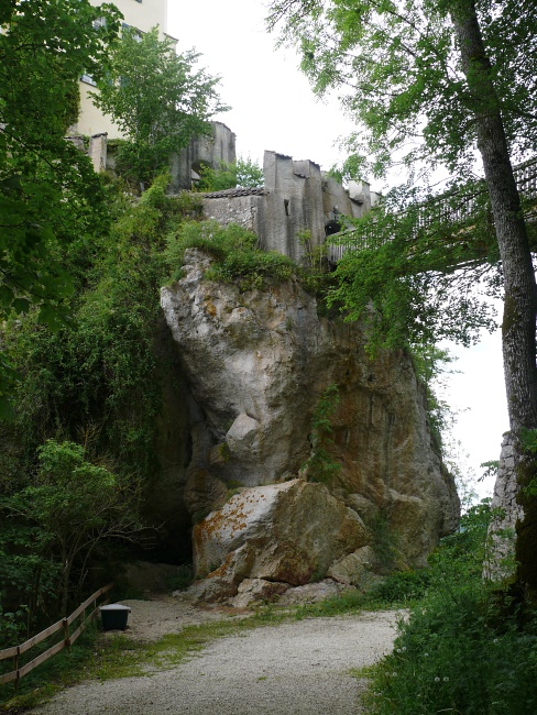 Brückenaufgang zum Schloss Bronnen: Achtung privat